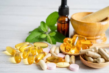 Alternatif tıp bitkisel organik kapsül ilacı şifalı bitkiler sağlıklı yaşam için doğal takviyeler sunar..