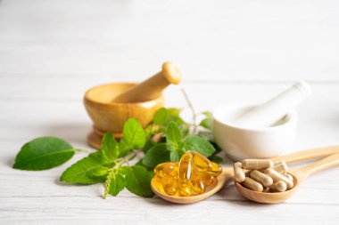 Alternatif tıp bitkisel organik kapsül ilacı şifalı bitkiler sağlıklı yaşam için doğal takviyeler sunar..