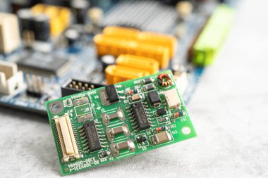 Mikro devre ana bilgisayar elektronik teknolojisi, donanım, cep telefonu, güncelleme, temizlik konsepti.