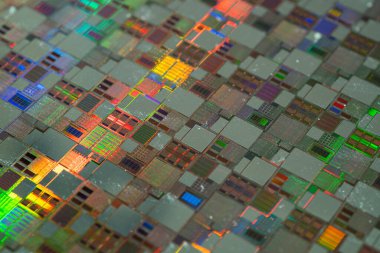 Tümleşik devre yarı iletken üretimi için silikon gofret.