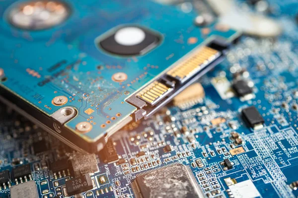 Mikro devre ana bilgisayar elektronik teknolojisi, donanım, cep telefonu, güncelleme, temizlik konsepti.