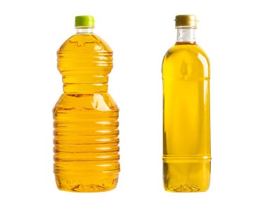 Beyaz arka planda izole edilmiş yemek pişirmek için farklı şişelerde zeytinyağı bulunan sebze yağı..