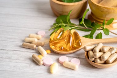 Alternatif tıp bitkisel organik kapsül ilacı şifalı bitkiler sağlıklı yaşam için doğal takviyeler sunar..