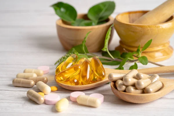 Medicina Alternativa Erva Droga Cápsula Orgânica Com Ervas Folha Suplementos — Fotografia de Stock