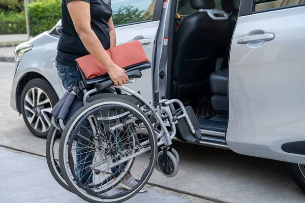Asian Woman Folding Lift Wheelchair Her Car Accessibility Concept — Stock Photo, Image