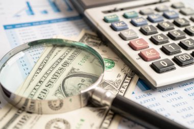 Grafik kağıdındaki büyüteç. Finansal kalkınma, Bankacılık Hesabı, İstatistik, Yatırım Analitik Araştırma Veri Ekonomisi, Borsa Ticareti, İşletme Bürosu toplantısı Konsepti.
