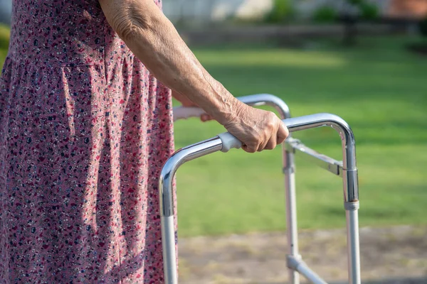 Asiatiska Senior Eller Äldre Kvinna Kvinna Använder Walker Med Stark — Stockfoto