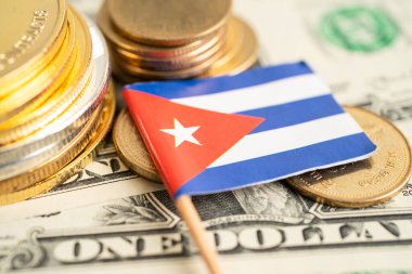 Küba bayraklı para yığını, finans bankacılığı kavramı.