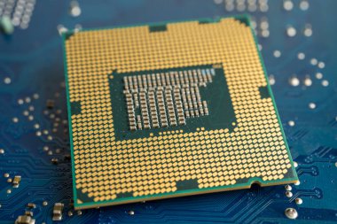 İşlemci, merkezi işlemci birimi çipi PC 'de devre kartında ve dizüstü bilgisayar teknolojisinde.