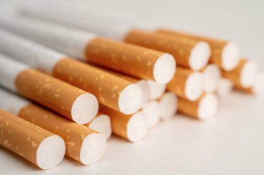 Sigara, rulo kağıtta tütün, filtre tüpü, sigara içilmiyor..
