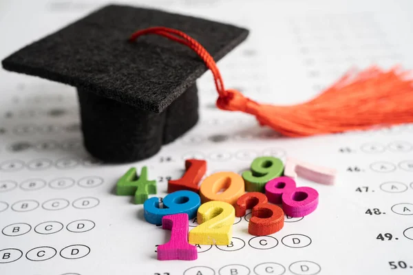 Math Number Colorful Graduation Hat Pencil Answer Sheet Background Education — Fotografia de Stock