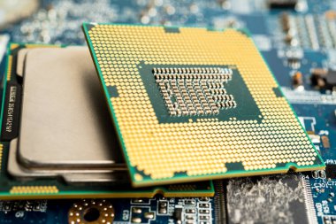 İşlemci, merkezi işlemci birimi çipi PC 'de devre kartında ve dizüstü bilgisayar teknolojisinde.
