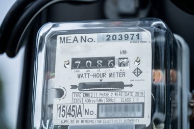 Ev ve ofisteki enerji maliyeti için elektrik ölçüm sayacı.