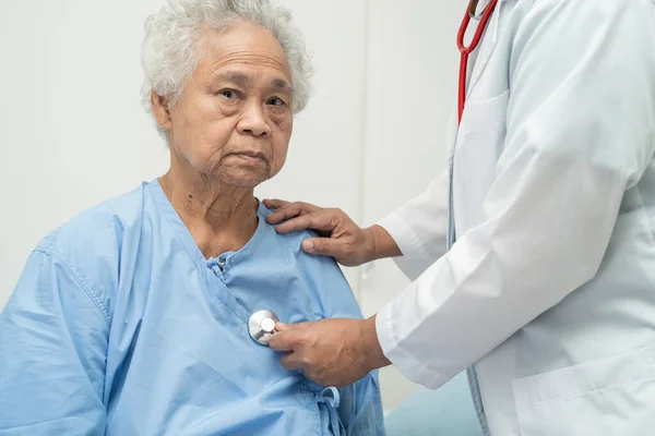 Doctor Stethoscope Checking Senior Elderly Old Lady Woman Patient While — Foto de Stock