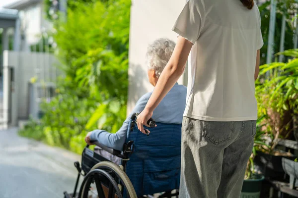 Caregiver Help Care Asian Senior Elderly Old Lady Woman Patient — Stockfoto