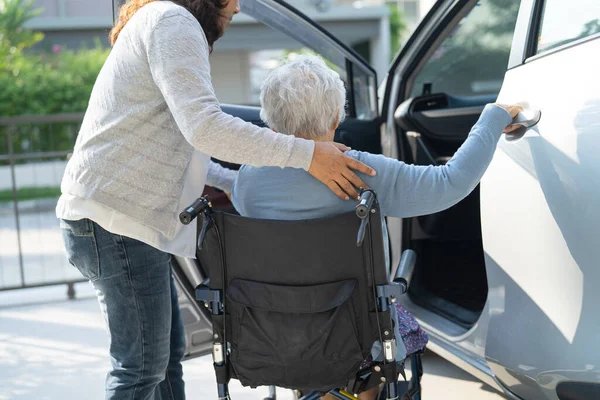 Asiática Senior Anciana Anciana Mujer Paciente Sentado Silla Ruedas Prepararse — Foto de Stock