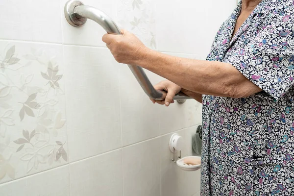 Asiático Seniores Idosos Idosa Senhora Paciente Uso Banheiro Banheiro Alça — Fotografia de Stock