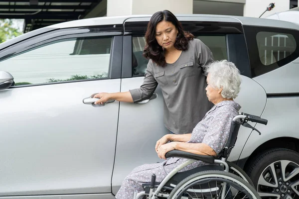 Help Support Asian Senior Elderly Old Lady Woman Patient Prepare — Stock Photo, Image