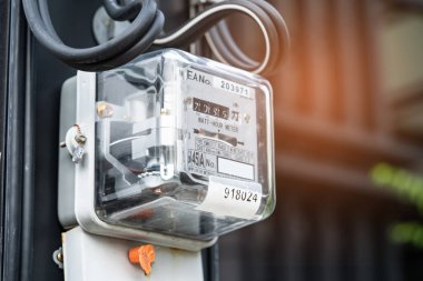 Ev ve ofisteki enerji maliyeti için elektrik ölçüm sayacı.