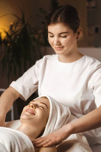 Massage Therapist Massaging Shoulders Woman Cosmetology Clinic Facial Treatment Cosmetology — Stock fotografie