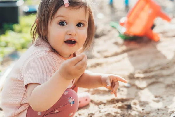 Baby Girl Playing Sand Garden Showing Camera What She Discovered — Stok fotoğraf