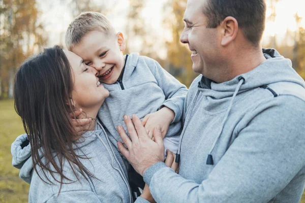 Portrait Caucasian Parents Showing Affection Hugging Kissing Son Close Portrait — ストック写真