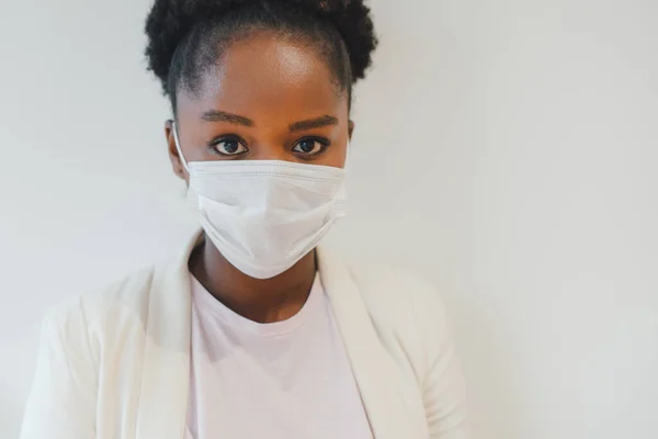 Portrait African American Woman Wearing Medical Mask Protection Coronavirus Disease — Stok Foto