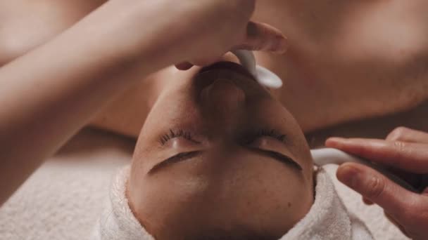 Close Portrait Freckled Woman Receiving Facial Massage Porcelain Spoons Spa — Vídeos de Stock