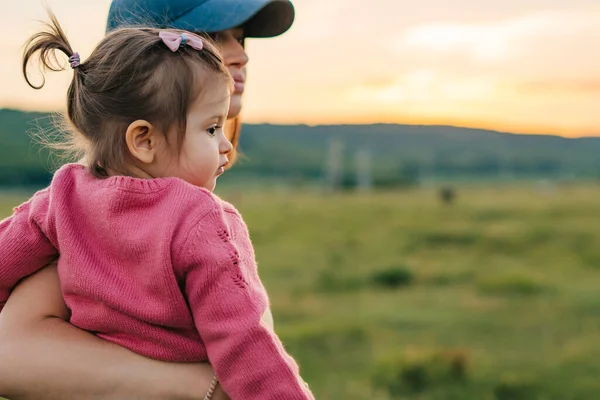 Mother Walk Field Holding Arms Her Baby Girl Family Outdoor — Stok fotoğraf