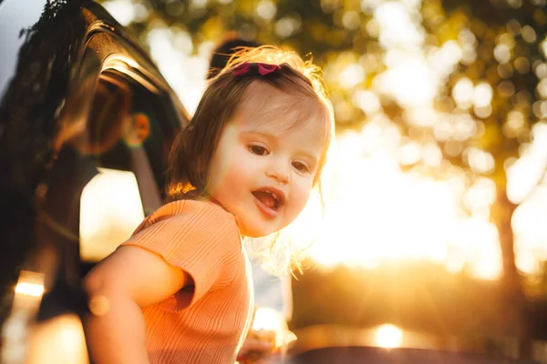 Beautiful Baby Girl Stucking Her Head Out Window Moving Car — Fotografia de Stock