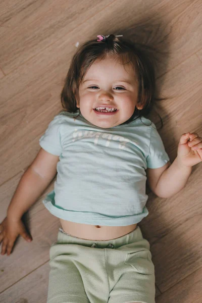 Happy Little Baby Girl Smiling Camera While Lying Her Bed — Φωτογραφία Αρχείου