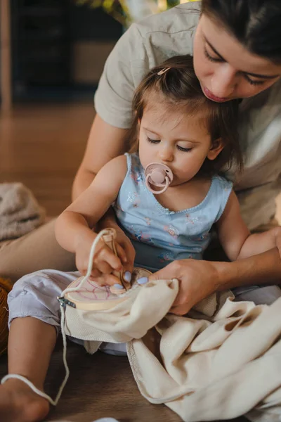 Proud Mother Sitting Floor Her Baby Daughter Embroidering Loop Together — Stock Photo, Image