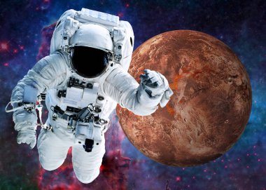 Fiction Red Planet Mars yakınlarındaki astronot uzayda bir yerde. Seçici odaklanma. Bilim kurgu. Bu görüntünün elementleri NASA tarafından döşendi.