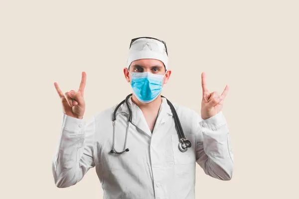 Ung Läkare Porträtt Vit Kostym Och Skyddande Andningsmask Glasögon Och — Stockfoto