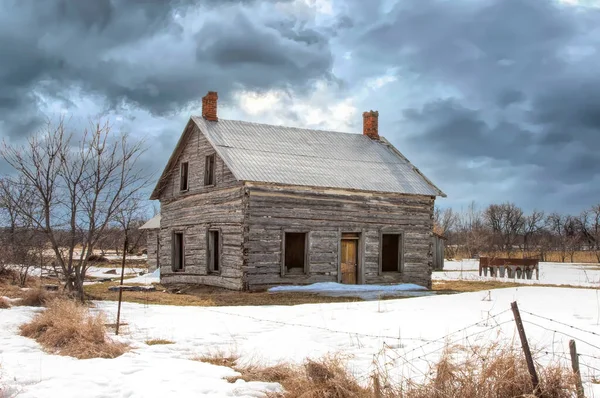 Ein Altes Verlassenes Gruselig Aussehendes Haus Winter Auf Einem Bauernhof — Stockfoto