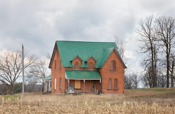 Old Abandoned House Spring Farm Yard Rural Canada — стоковое фото