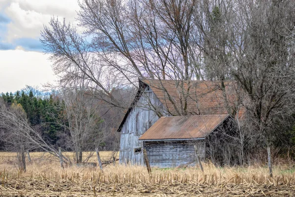 Viejo Granero Madera Sienta Ocioso Una Carretera Rural Ontario Canadá — Foto de Stock