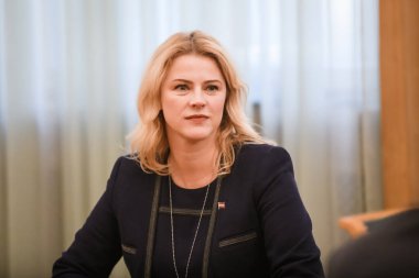 RIGA, LATVIA. 1 Ekim 2021. Letonya Parlamento Bakanı Evika Silina, Durinh Gianni Infantino Letonya Başbakanı Krisjanis Karins ile bir araya geldi.