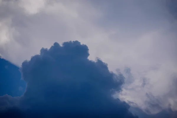 Foto Foco Seletivo Nuvens Impressionantes Antes Antes Tempestade — Fotografia de Stock