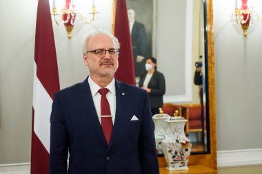 RIGA, LATVIA. 20 Aralık 2021. Slovakya Cumhurbaşkanı Zuzana Caputova, Letonya Cumhurbaşkanı Egils Levits (fotoğrafta) ile bir araya geldi..
