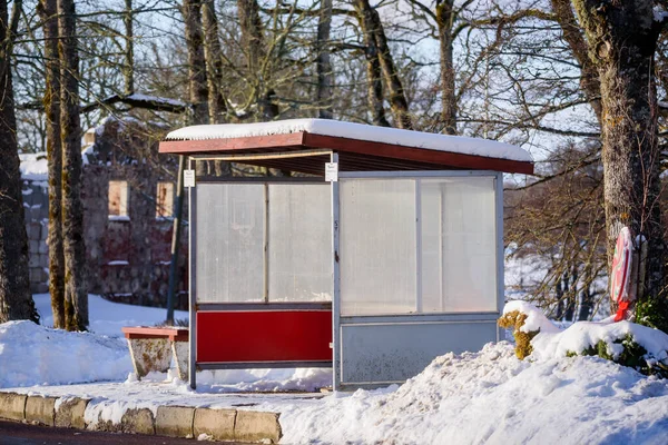 Strazde Lotyšsko Února2021 Selektivní Zaostření Fotografie Soustřeď Popředí Autobusová Zastávka — Stock fotografie