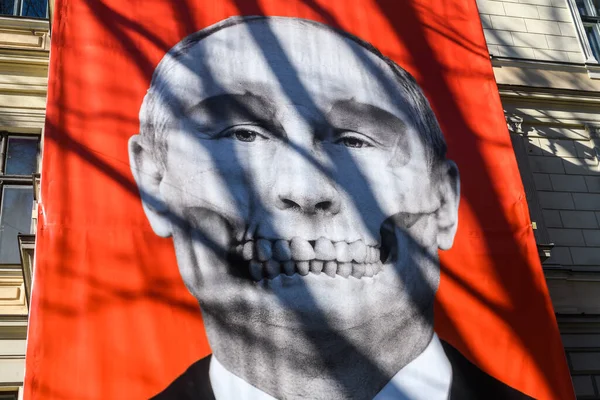 2022 대통령의 두개골이 새겨진 메데인 박물관에 러시아 대사관 라트비아의 — 스톡 사진