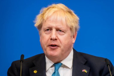 BRÜZSEL, BELGIUM. 24 Mart 2022. İngiltere Başbakanı Boris Johnson, NATO Olağanüstü Zirvesi 'nden sonra düzenlediği basın toplantısında. Brüksel, Belçika