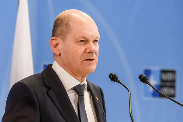 BRÜZSEL, BELGIUM. 24 Mart 2022. Almanya Başbakanı Olaf Scholz, NATO 'nun olağanüstü YAZ 2022 sonrasında düzenlediği basın toplantısında.