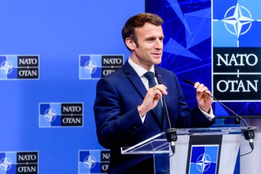 BRÜZSEL, BELGIUM. 24 Mart 2022. Emmanuel Macron, Fransa Cumhurbaşkanı, NATO 'nun olağanüstü YAZ 2022 sonrasında düzenlediği basın toplantısında.