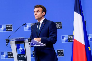 BRÜZSEL, BELGIUM. 24 Mart 2022. Emmanuel Macron, Fransa Cumhurbaşkanı, NATO 'nun olağanüstü YAZ 2022 sonrasında düzenlediği basın toplantısında.