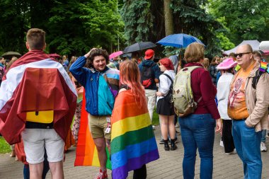 RIGA, LATVIA. 18 Haziran 2022. Riga Pride. Kyiv Pride ile Özgürlük Yürüyüşü.