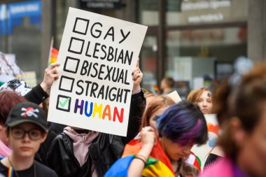 RIGA, LATVIA. 18 Haziran 2022. Riga Pride. Kyiv Pride ile Özgürlük Yürüyüşü.