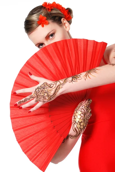 Heldere flamencodanseres met ventilator, geïsoleerd op wit — Stockfoto
