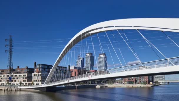 Time Lapse Modern Pedestrian Bridge Kalasatama Neighborhood Helsinki Finlândia Bairro — Vídeo de Stock